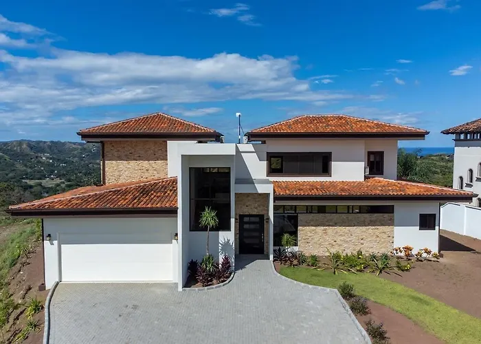 Сasa de vacaciones Mountaintop 4-bedroom With Pool Huge Views