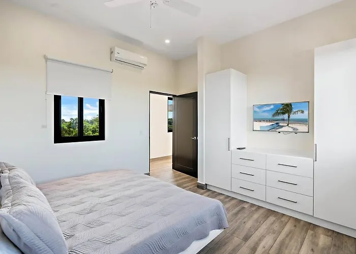 Mountaintop 4-bedroom With Pool Huge Views Carpintero