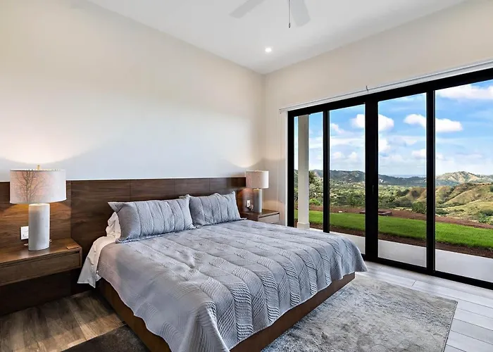 Mountaintop 4-bedroom With Pool Huge Views