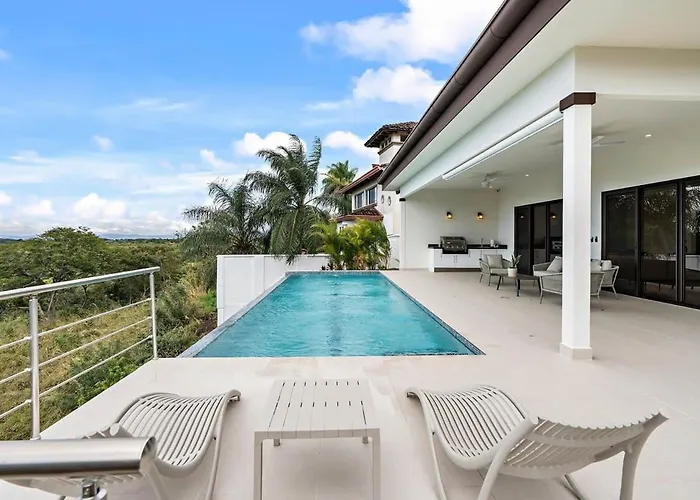 Mountaintop 4-bedroom With Pool Huge Views
