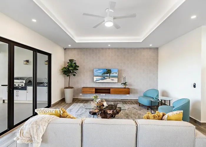 Mountaintop 4-bedroom With Pool Huge Views