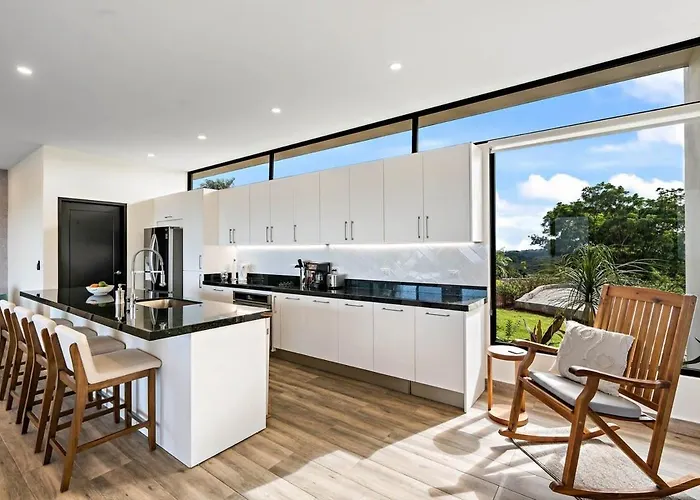 Сasa de vacaciones Mountaintop 4-bedroom With Pool Huge Views *